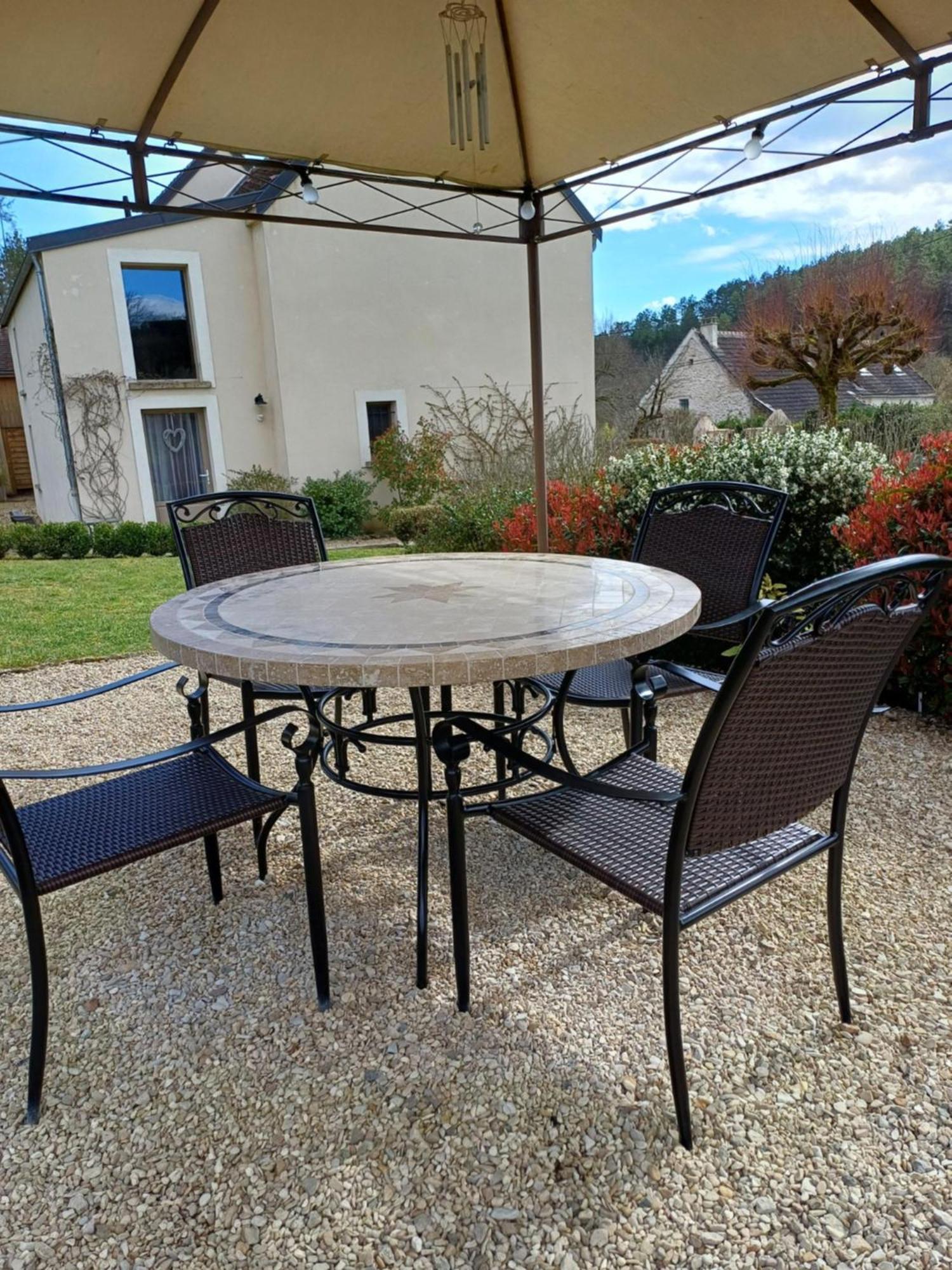 مبيت وإفطار Montillot Le Repos Coquelicot المظهر الخارجي الصورة